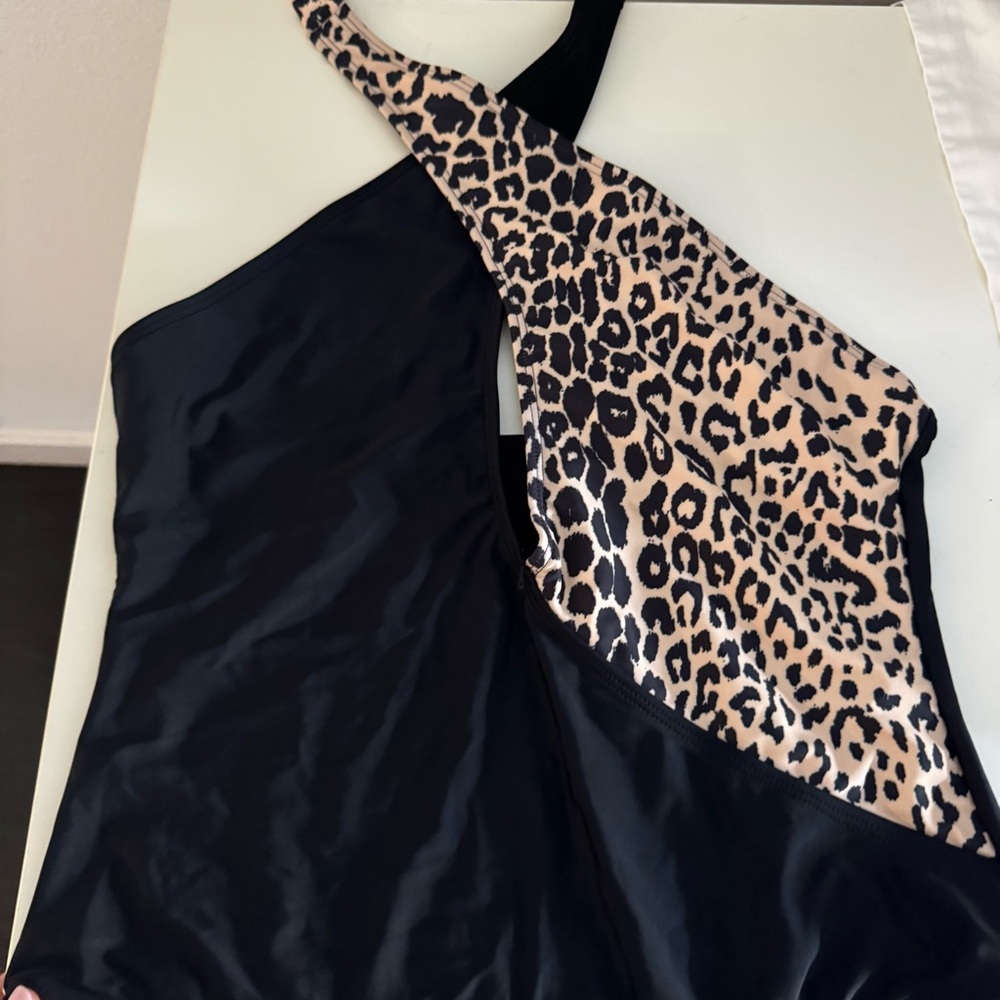 🦄3 for $10🦄 NWOT Halter Neck One Piece Swimsuit